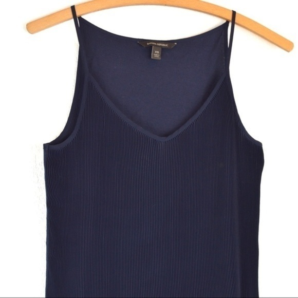 Banana Republic Navy Blue Ribbed Pleated Front V Neck Swing Tank XS - Picture 2 of 8